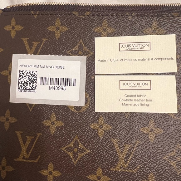 Brand new Louis Vuitton Neverfull Pouch - Picture 6 of 7